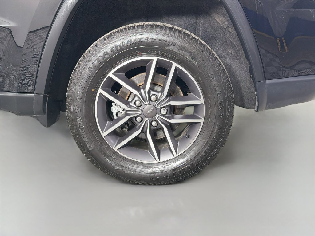 Used 2021 Jeep Grand Cherokee Limited AWD/4WD image 32