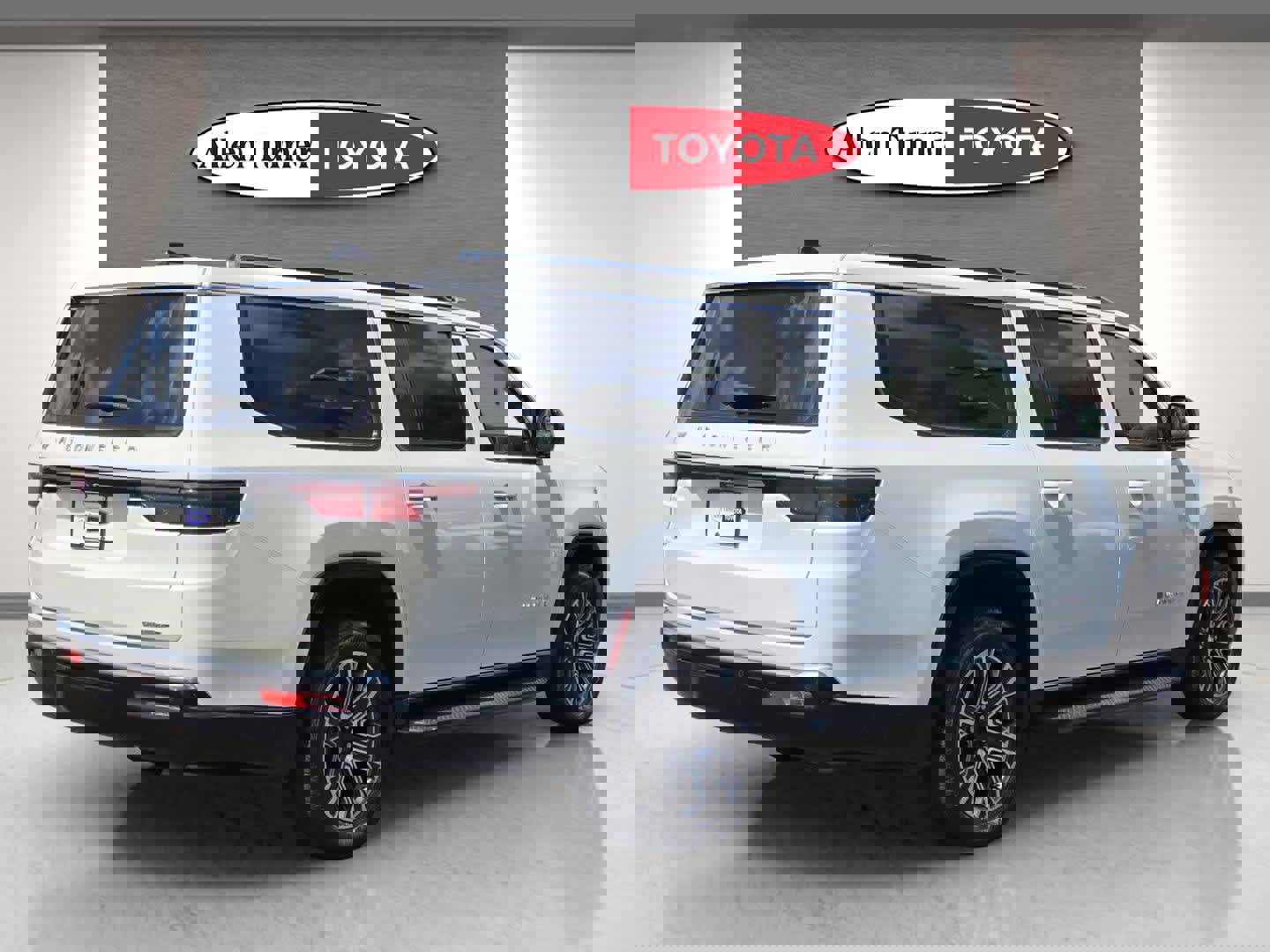 Used 2024 Jeep Wagoneer L Series II image 6