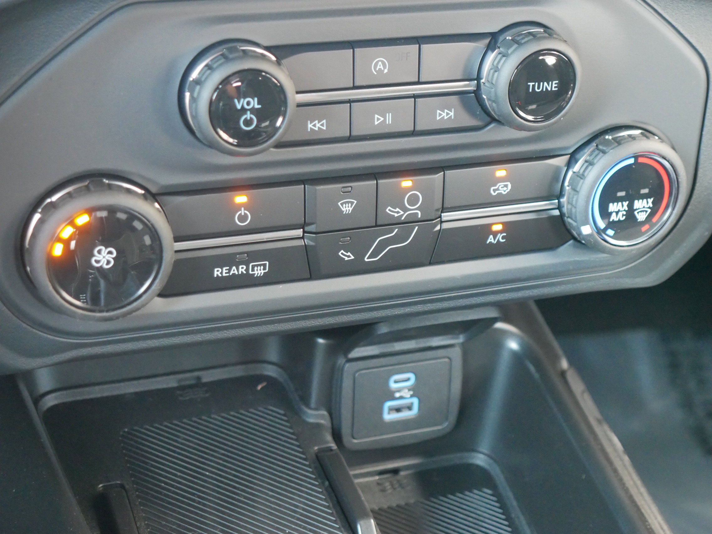 New 2025 Ford Bronco 4-Door image 13