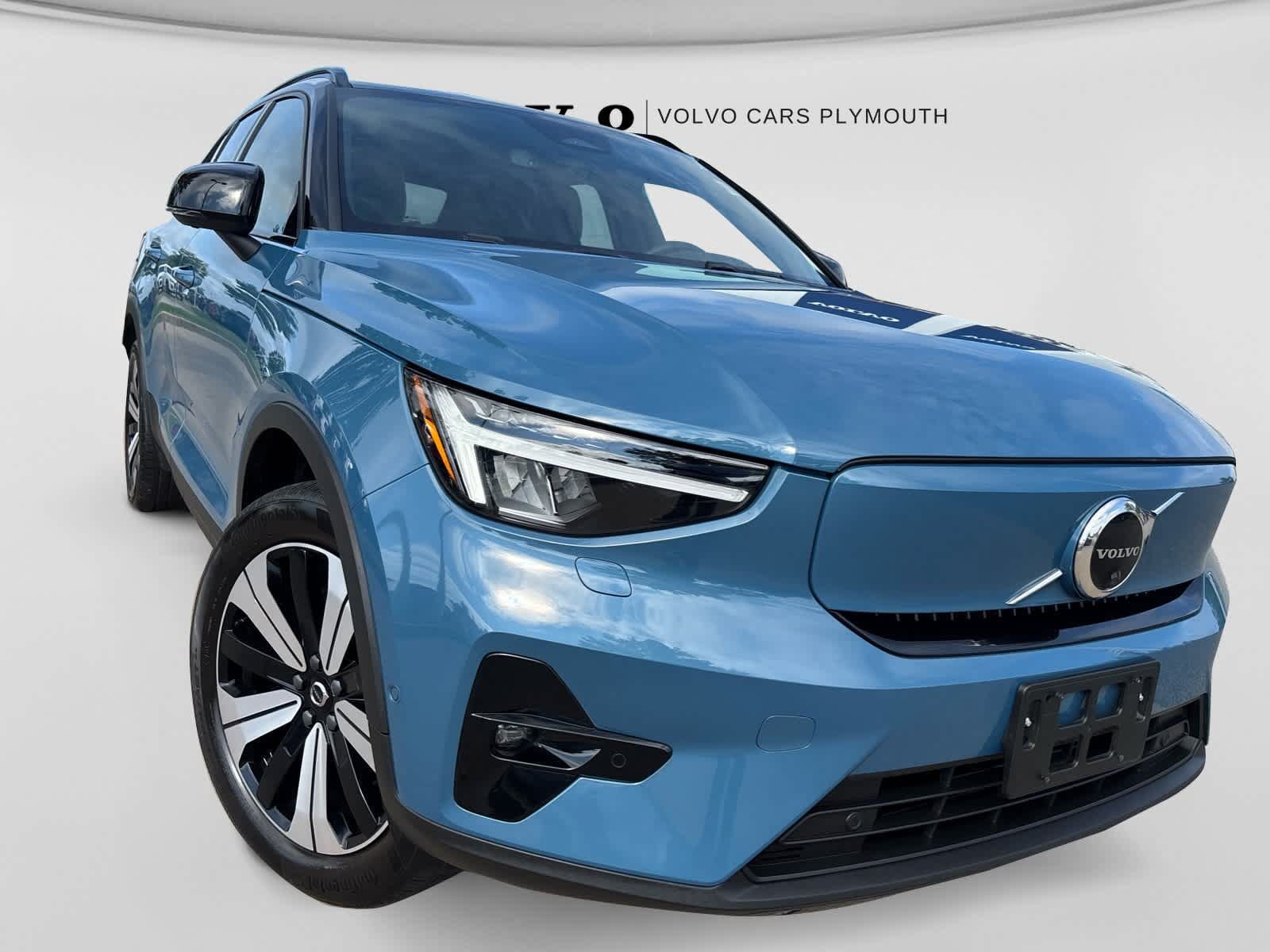 Used 2023 Volvo XC40 Recharge Plus w/ Protection Package Premier AWD/4WD image 3