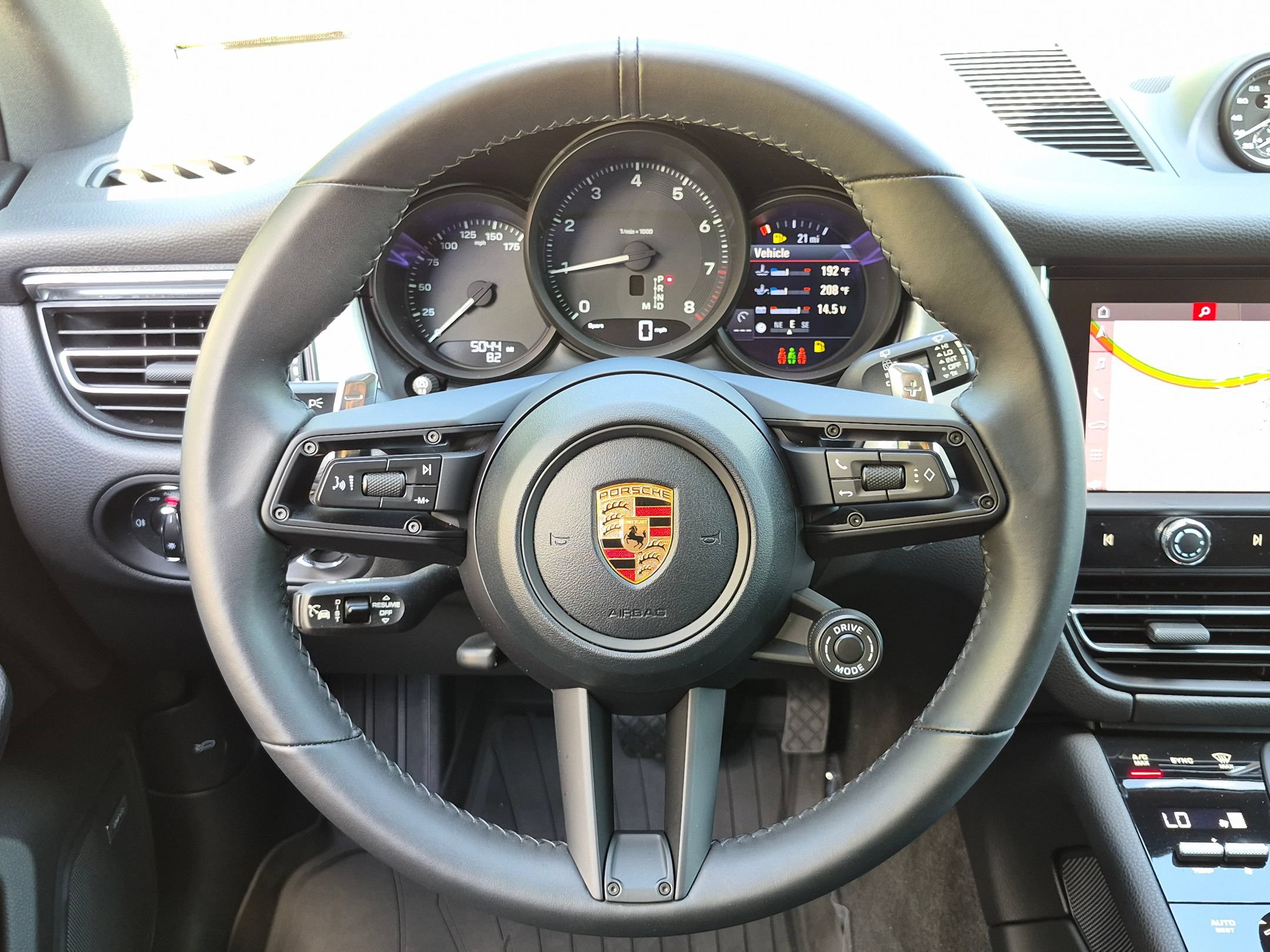 Certified 2026 Porsche Macan AWD/4WD image 8