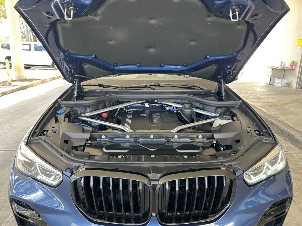 Used 2022 BMW X5 xDrive40i w/ M Sport Package image 11
