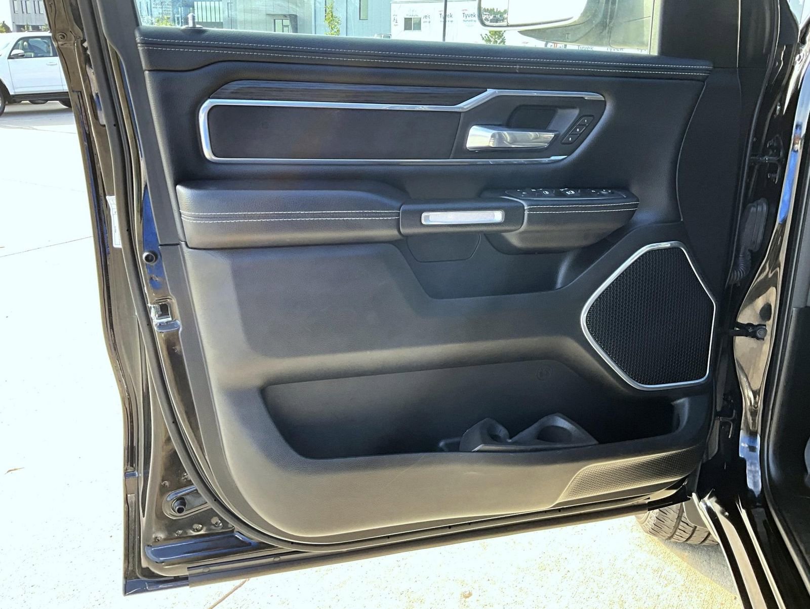 Used 2023 RAM 1500 Laramie AWD/4WD image 10