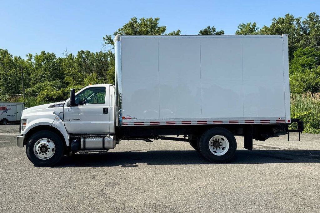Used 2022 Ford F650 2WD Regular Cab Super Duty image 6