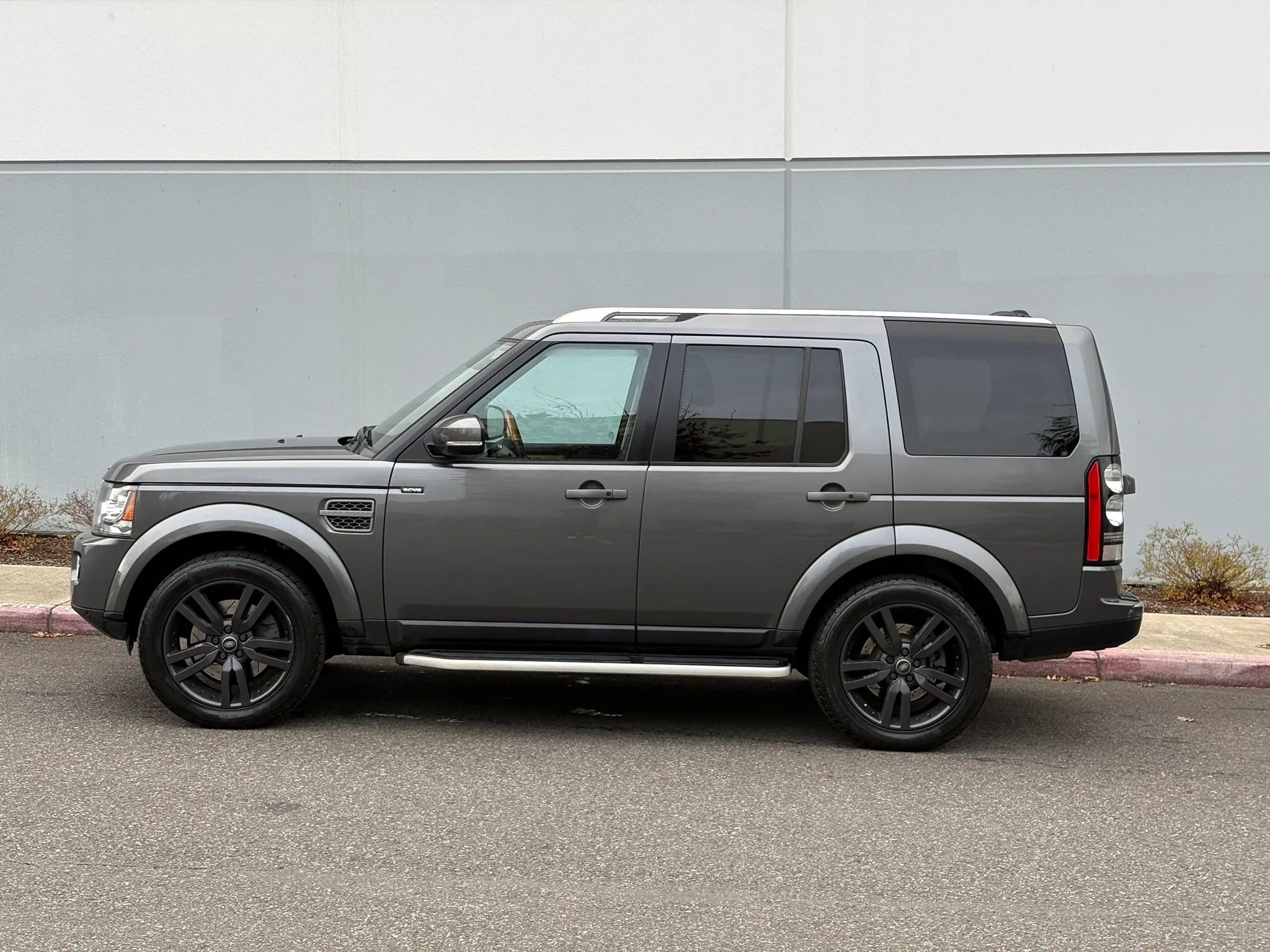 Used 2015 Land Rover LR4 HSE image 3