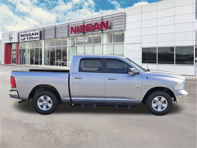 Used 2019 RAM 1500 Classic SLT w/ Luxury Group image 3