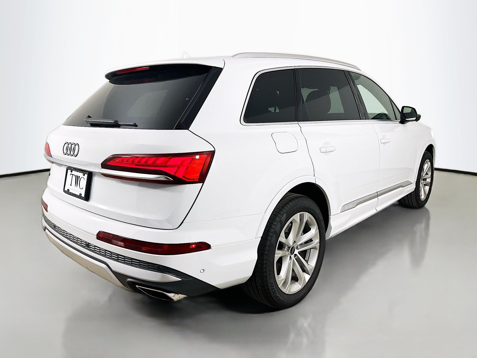 Certified 2025 Audi Q7 2.0T Premium AWD/4WD image 5