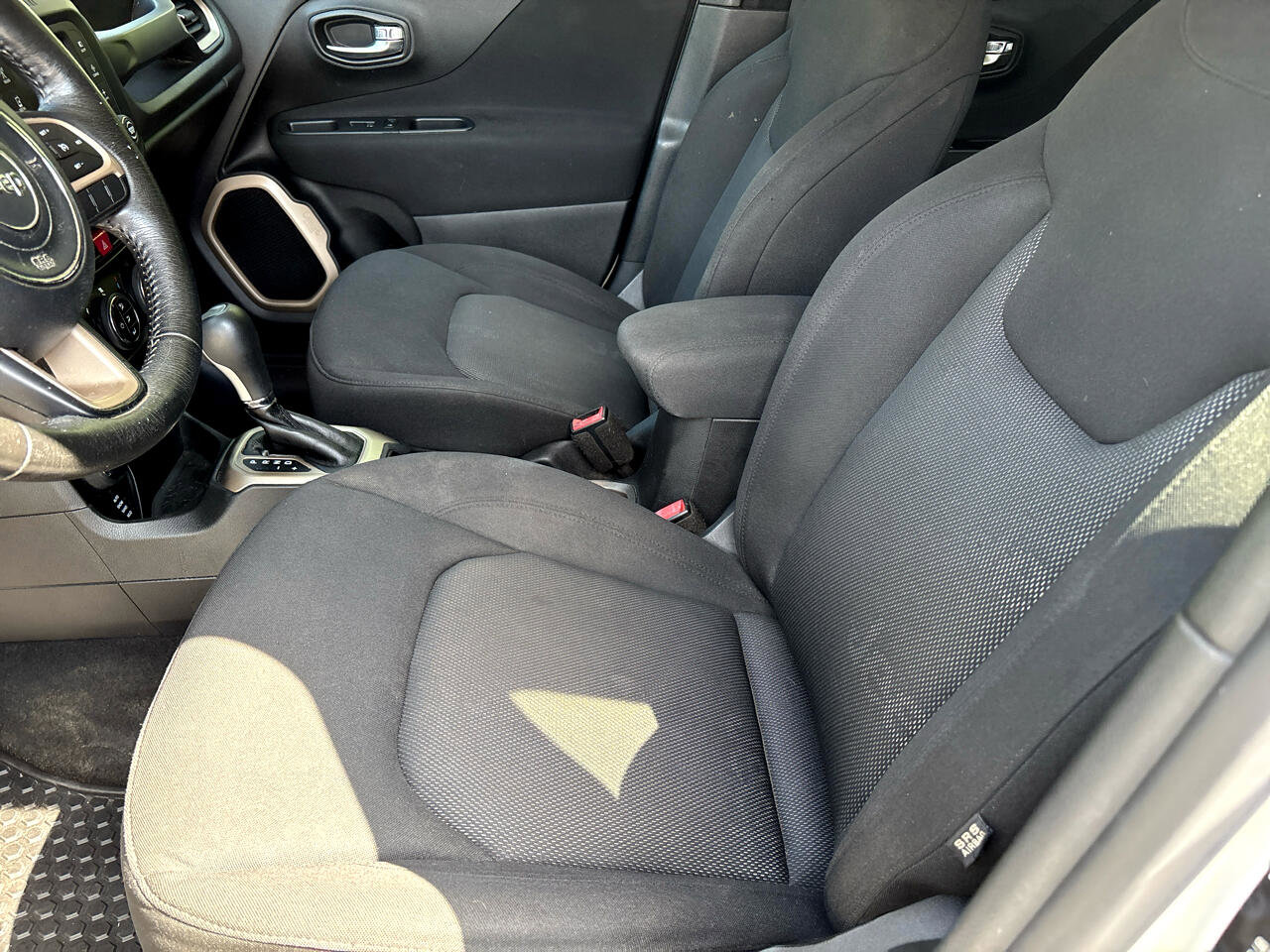 Used 2016 Jeep Renegade Latitude w/ Popular Equipment Group image 12