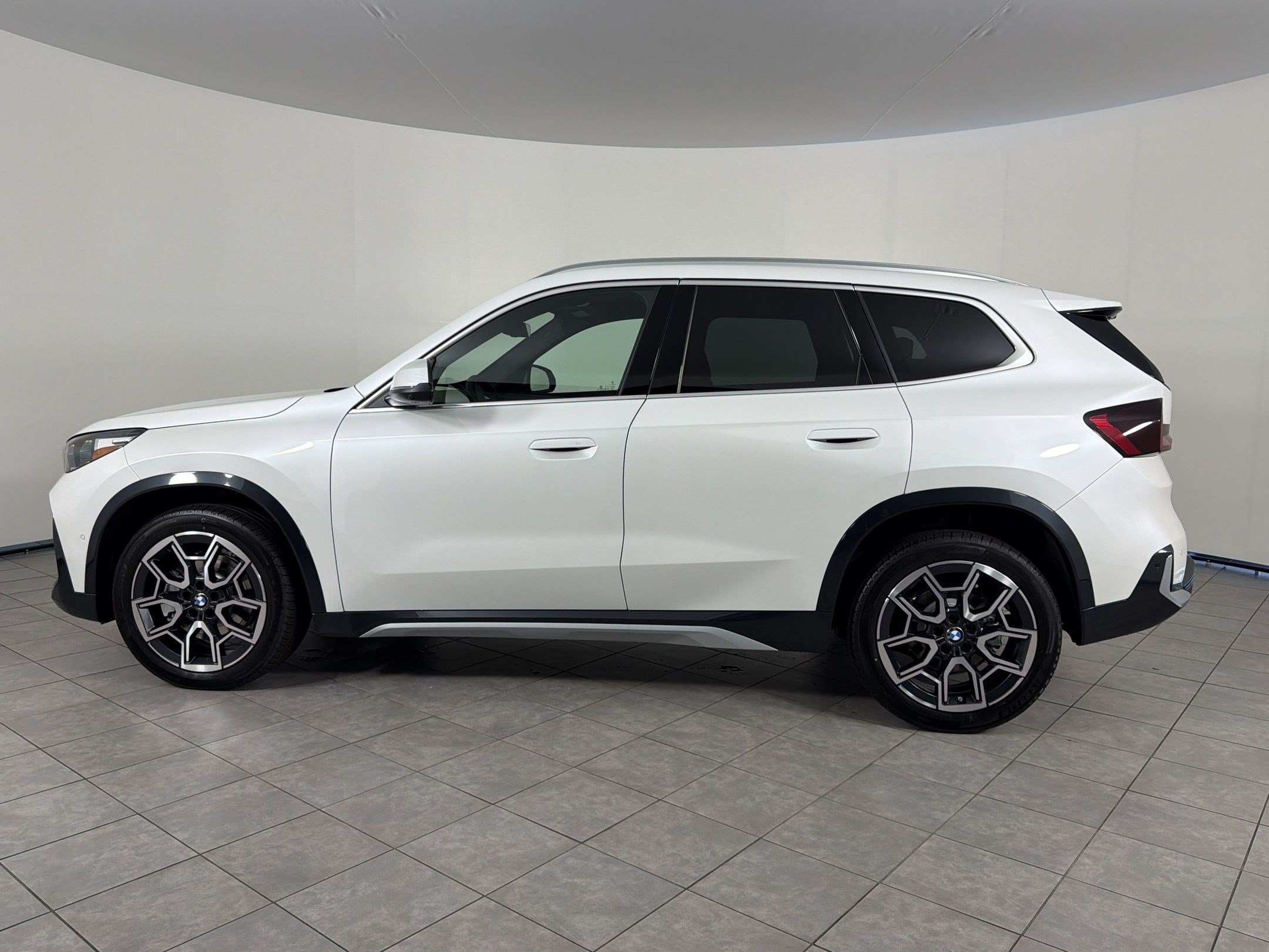 New 2026 BMW X1 xDrive28i w/ Technology Package AWD/4WD image 2