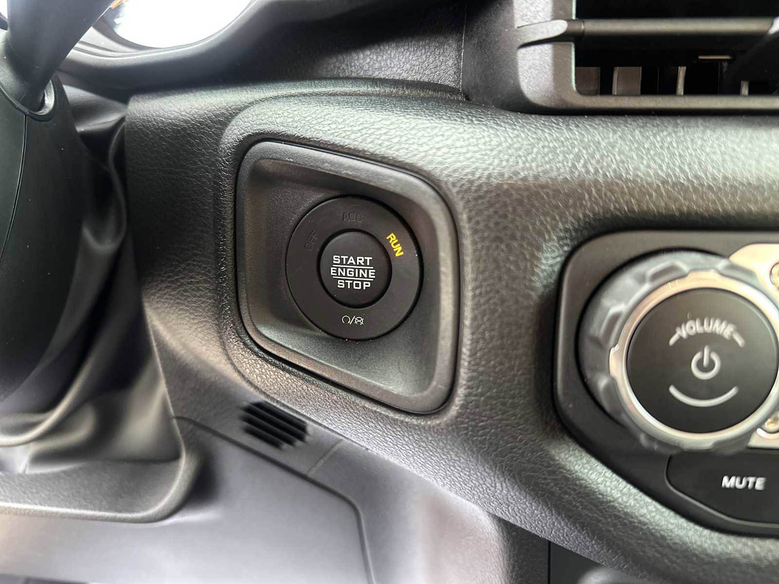 Used 2024 Jeep Gladiator Sport image 21