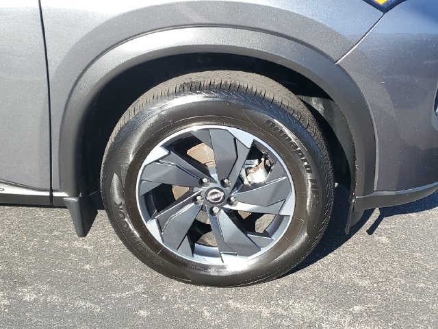 Certified 2025 Nissan Rogue SV w/ SV Premium Package AWD/4WD image 6