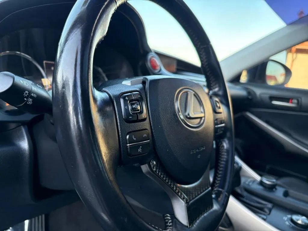 Used 2018 Lexus IS 300 w/ Premium Package RWD image 19