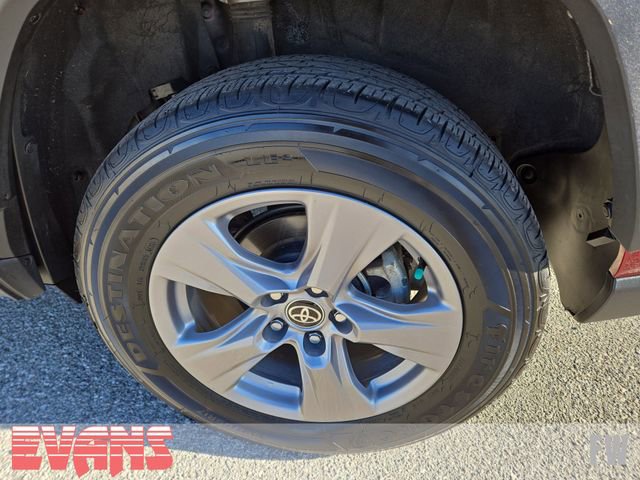 Used 2025 Toyota RAV4 LE image 23