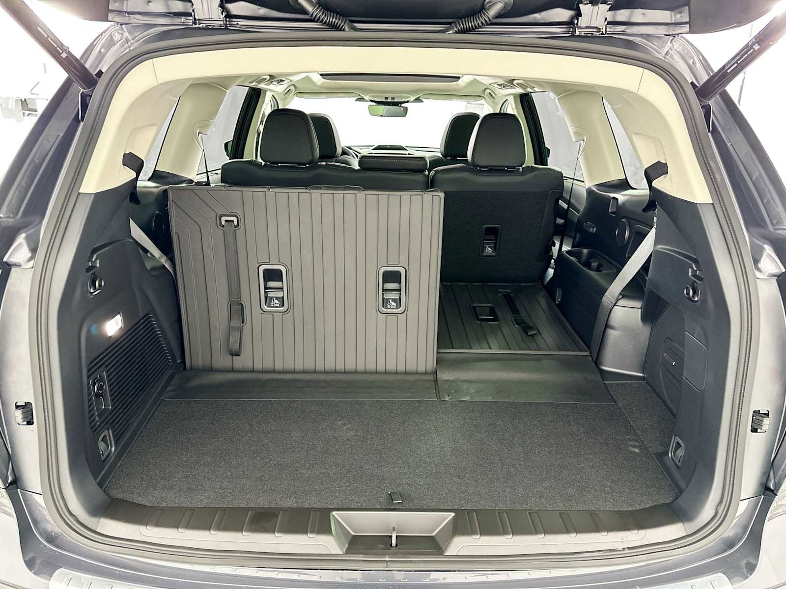 New 2025 Subaru Ascent Limited image 25