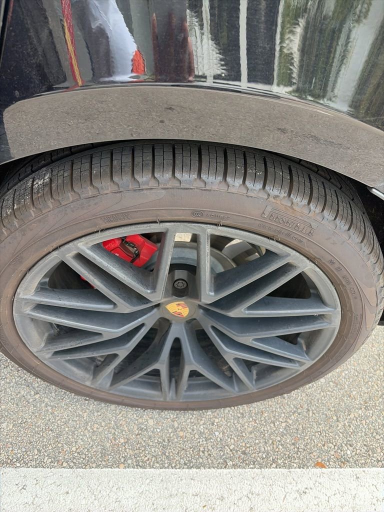 Certified 2024 Porsche Macan GTS image 18