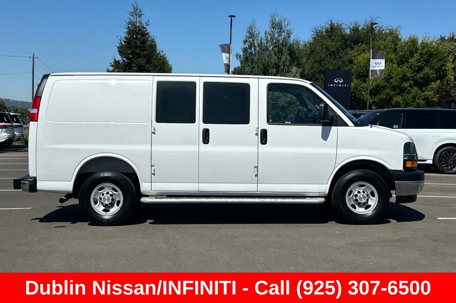 Used 2025 Chevrolet Express 2500 w/ Driver Convenience Package RWD image 3