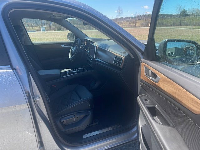 Used 2025 Volkswagen Atlas SE AWD/4WD image 12