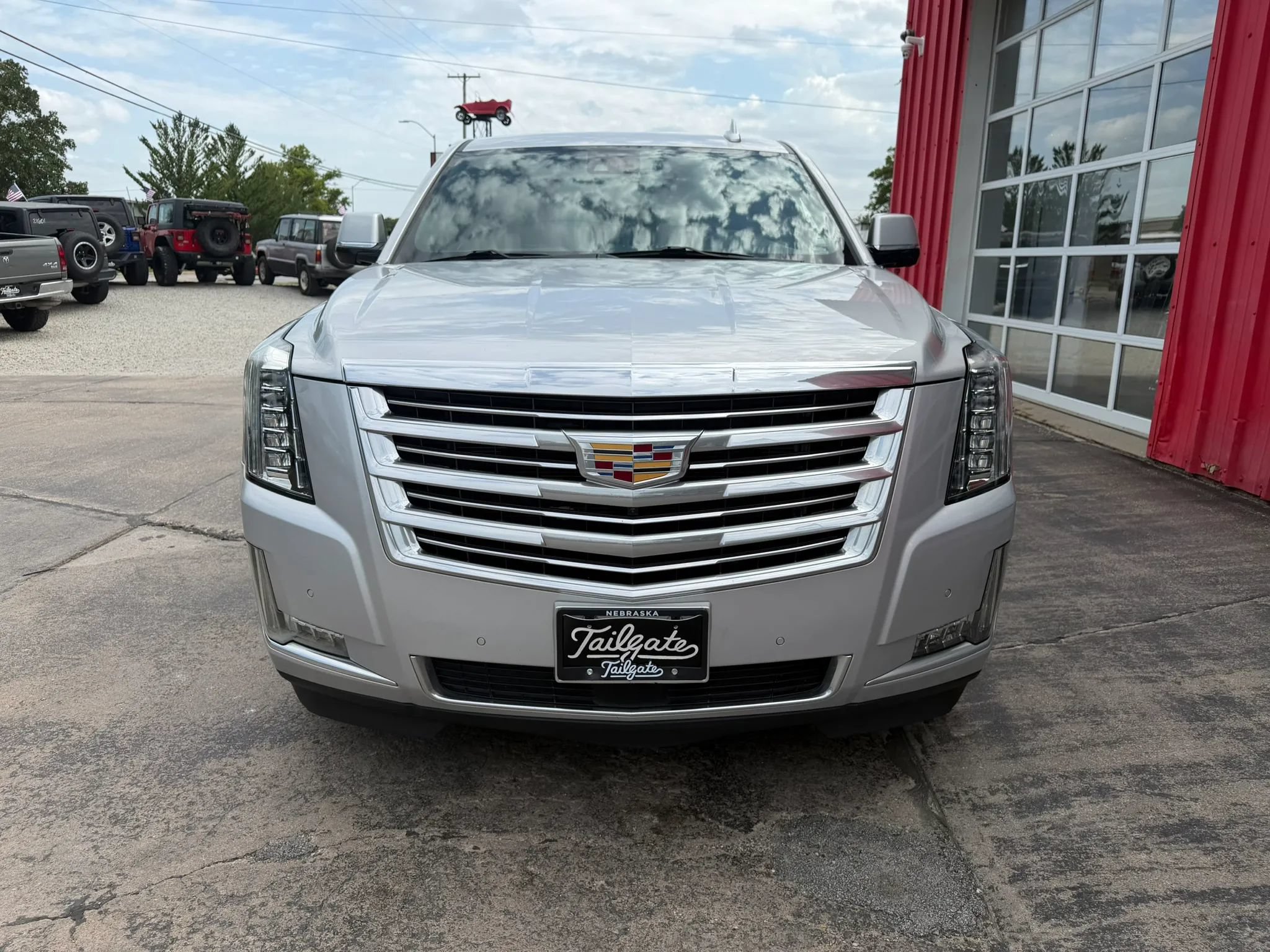 Used 2016 Cadillac Escalade Platinum AWD/4WD image 3