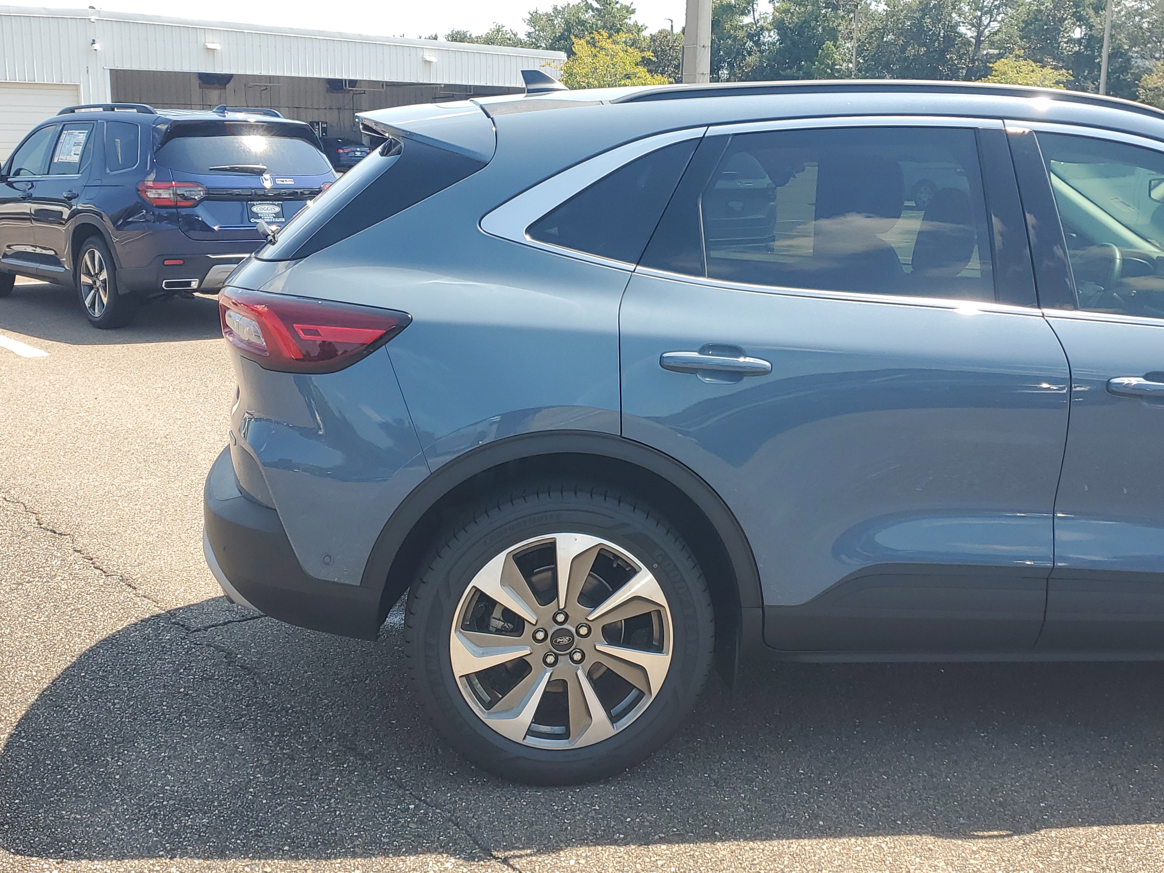 Used 2023 Ford Escape Platinum w/ Premium Technology Package image 13