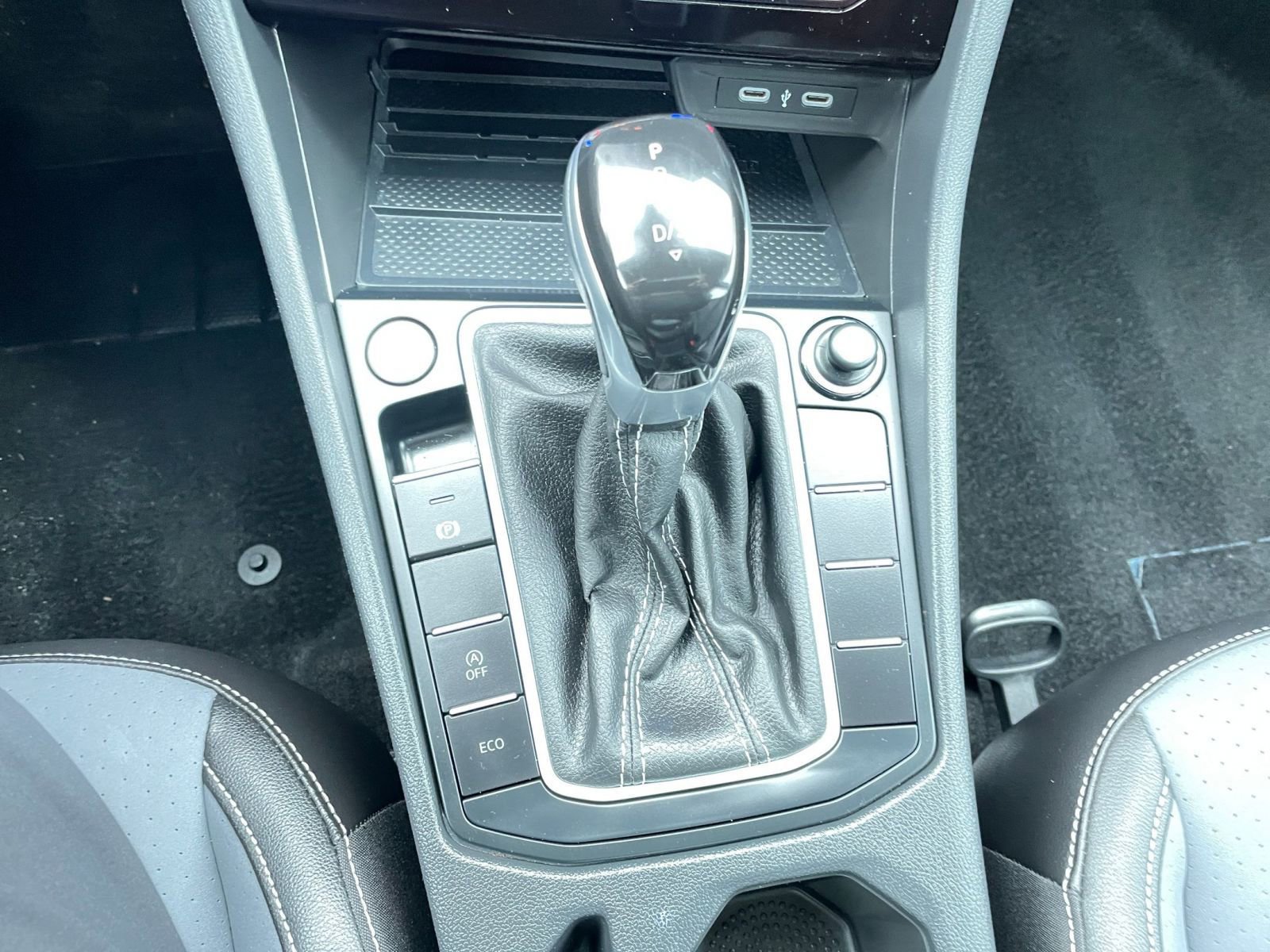 Used 2025 Volkswagen Jetta SE image 42