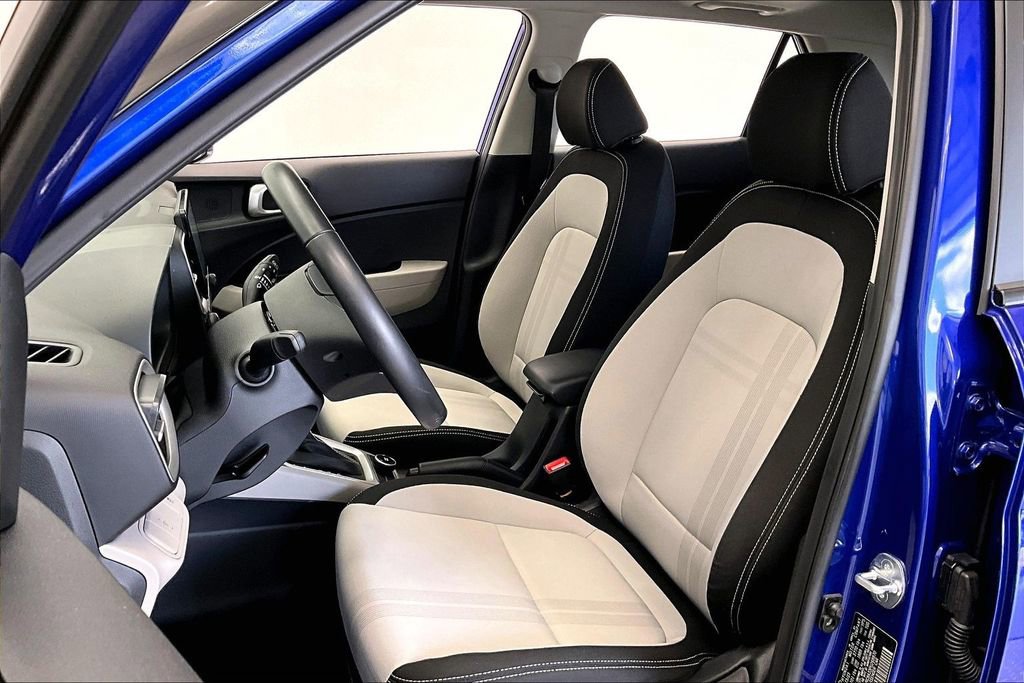 Used 2023 Hyundai Venue SEL FWD image 25