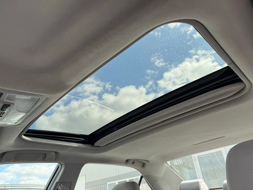 Used 2012 Toyota Camry XLE w/ Convenience Pkg image 6