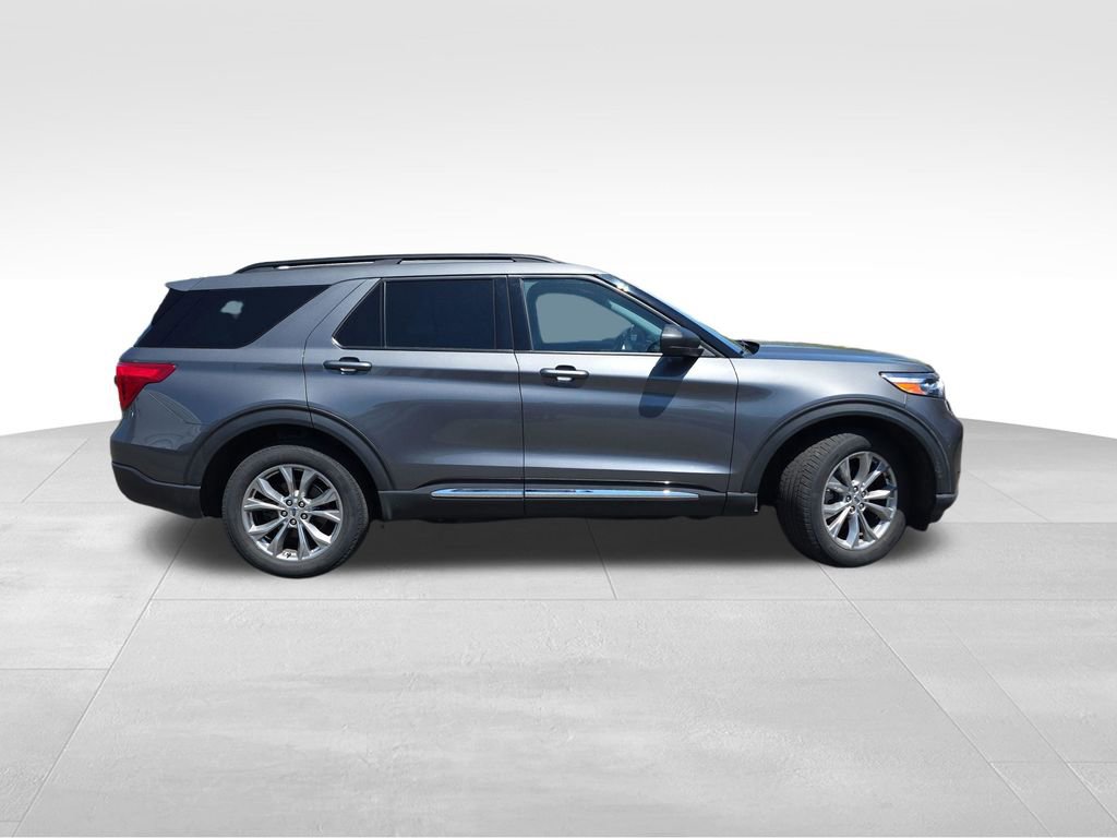 Used 2023 Ford Explorer XLT w/ Equipment Group 202A AWD/4WD image 10