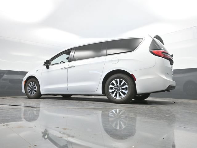 Used 2023 Chrysler Pacifica Touring-L FWD image 49
