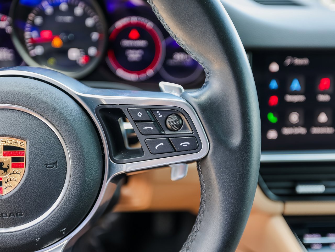 Certified 2023 Porsche Cayenne Platinum Edition image 16