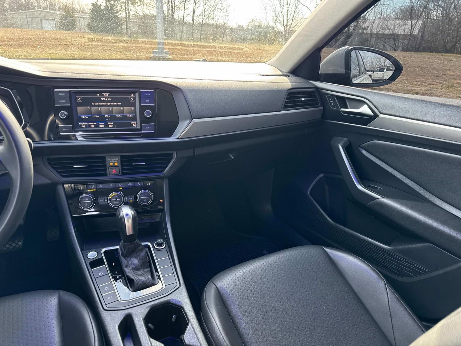 Used 2020 Volkswagen Jetta SE w/ SE Cold Weather Package FWD image 17
