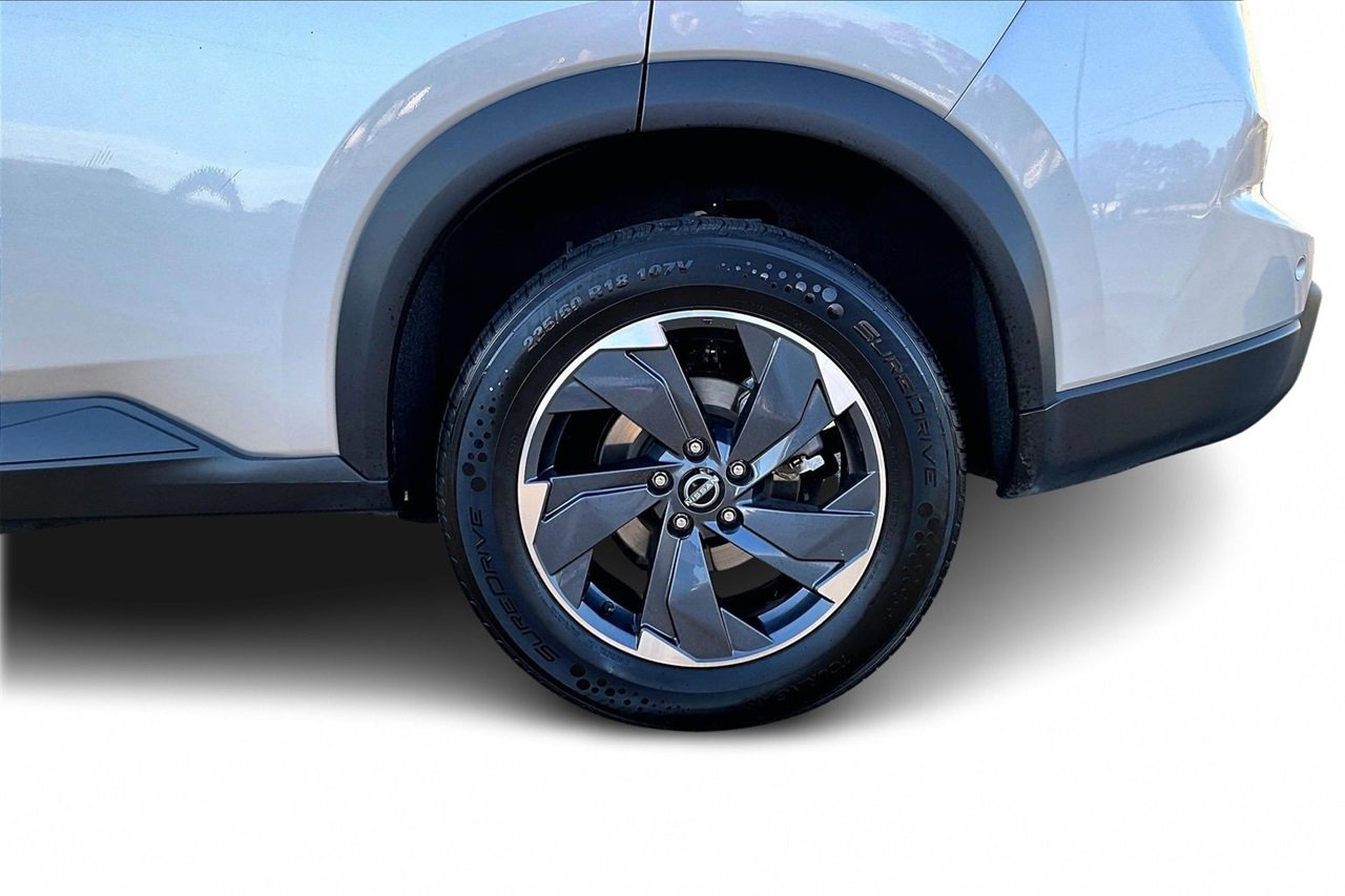 Used 2024 Nissan Rogue SV image 31