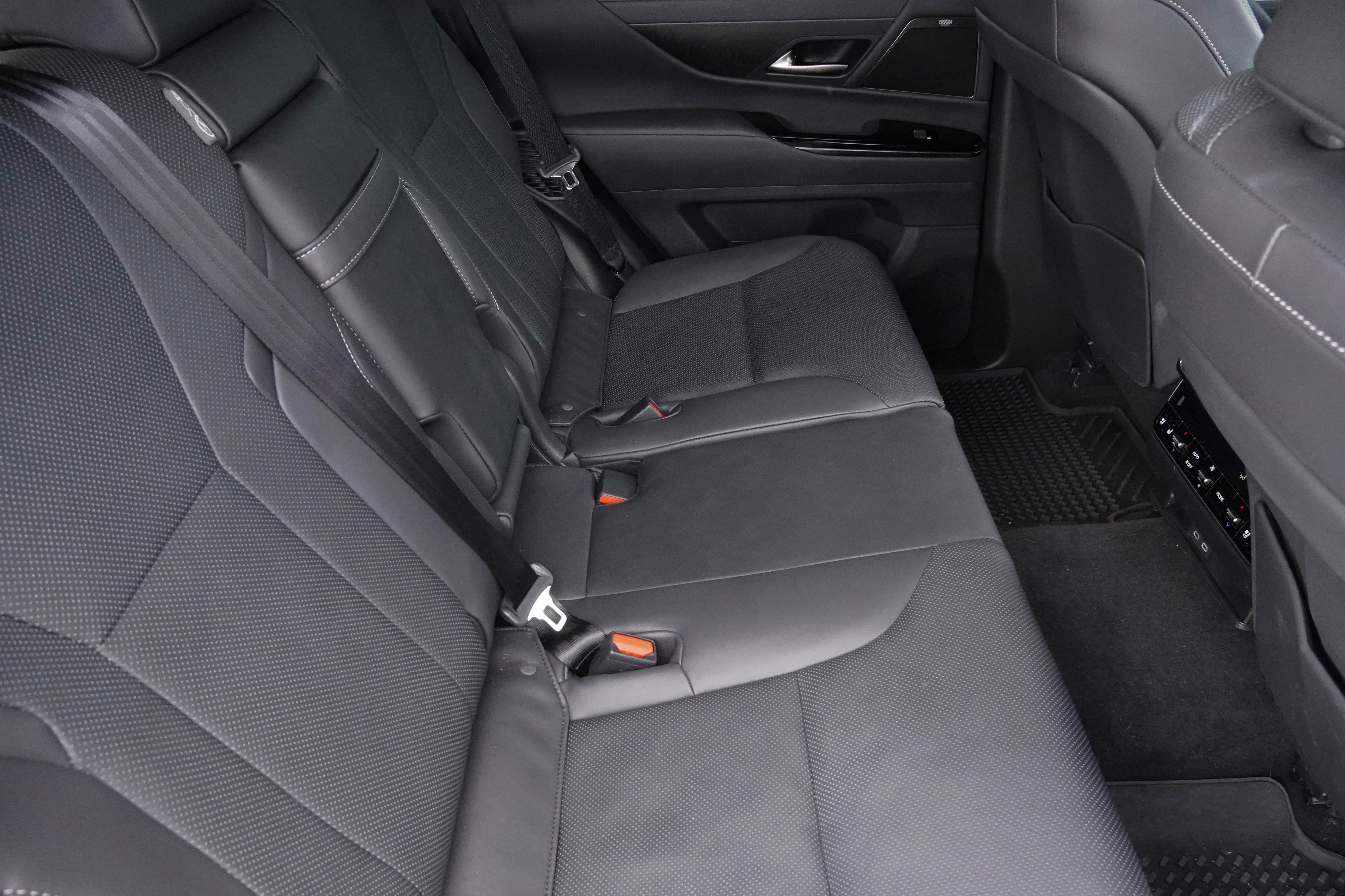 Used 2025 Lexus LX 600 4WD w/ Interior Upgrade Package image 37