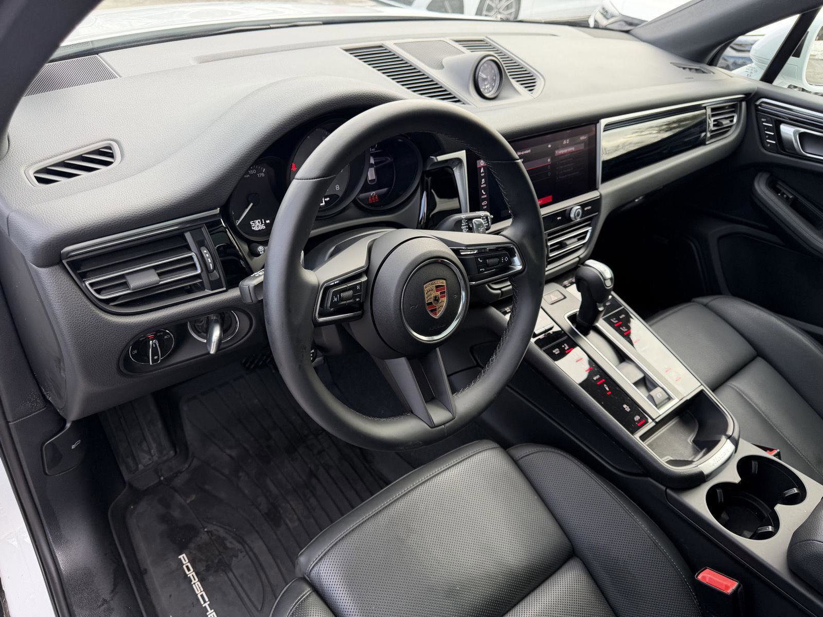 Used 2023 Porsche Macan S image 13