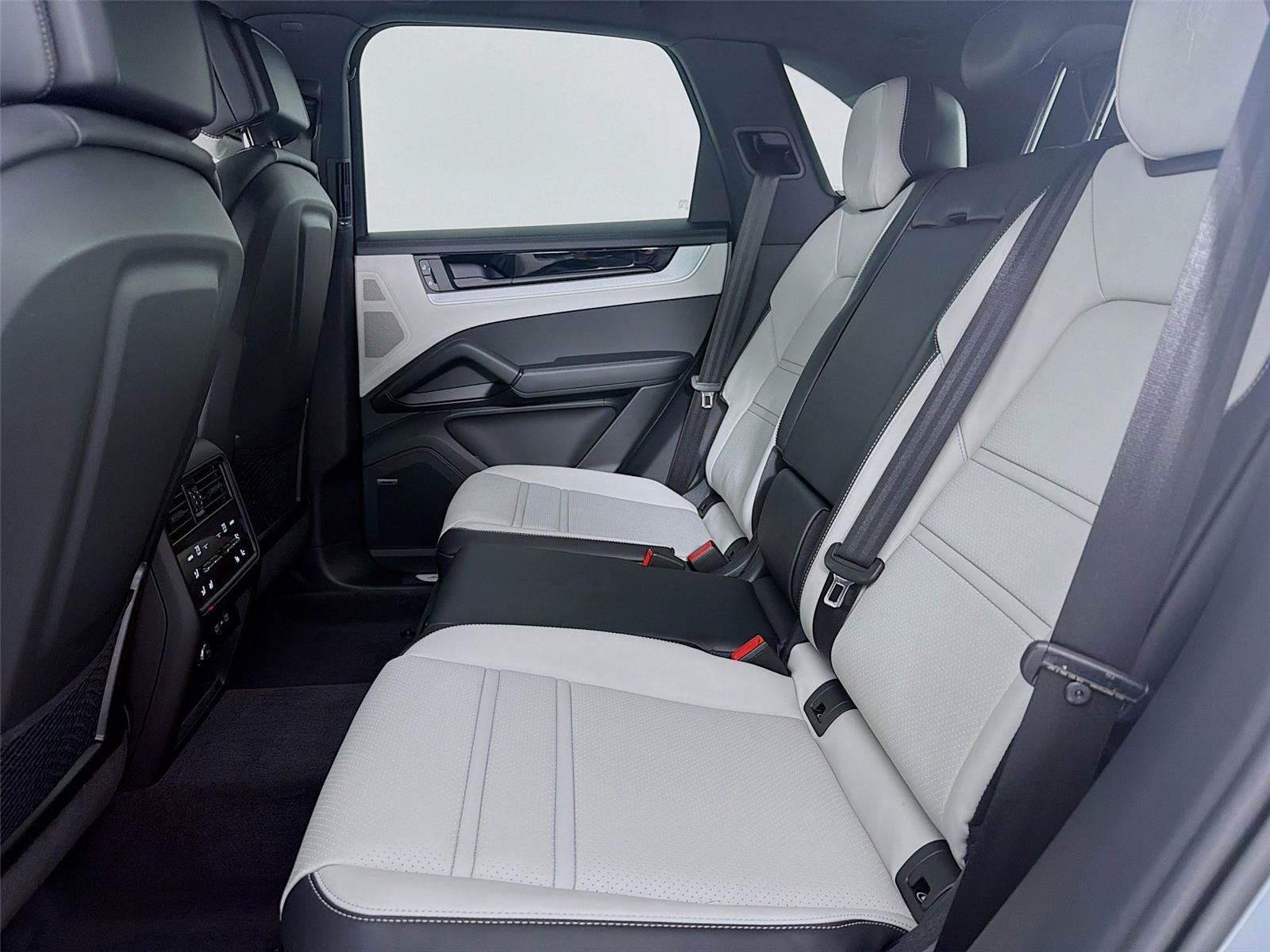 New 2026 Porsche Cayenne Coupe AWD/4WD image 16