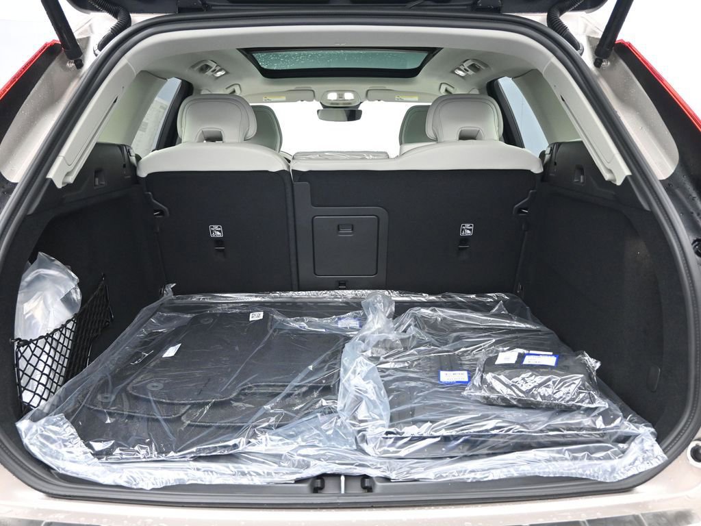 New 2026 Volvo XC60 B5 Ultra w/ Protection Package Premier image 26