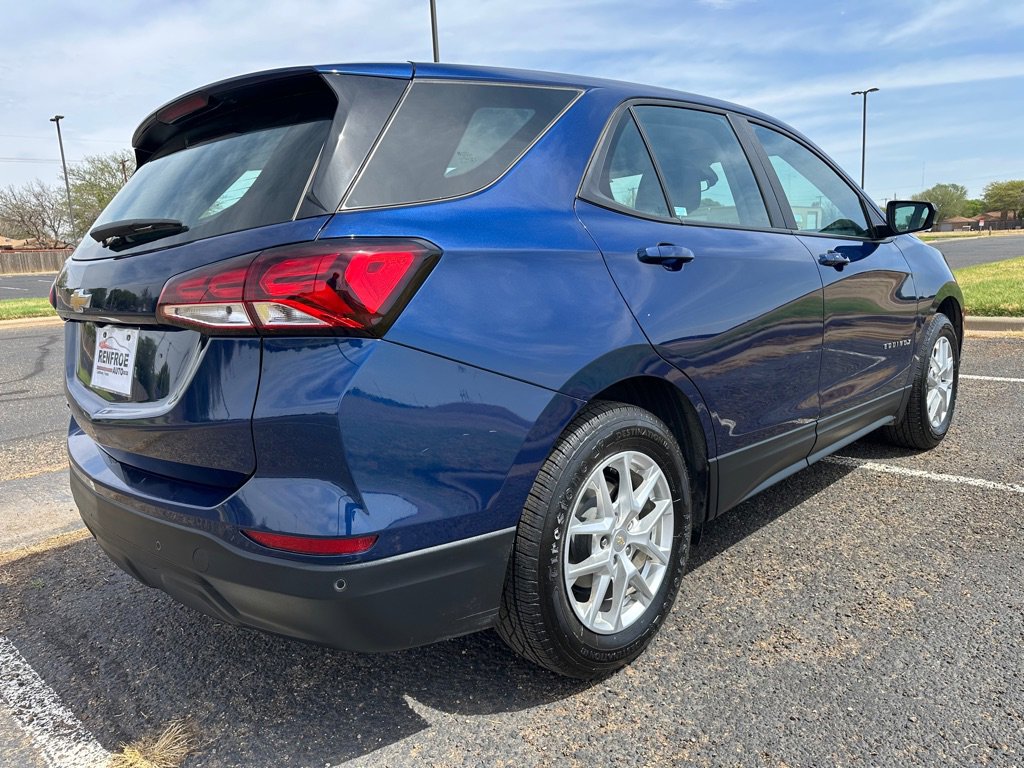 Used 2022 Chevrolet Equinox LS FWD image 3
