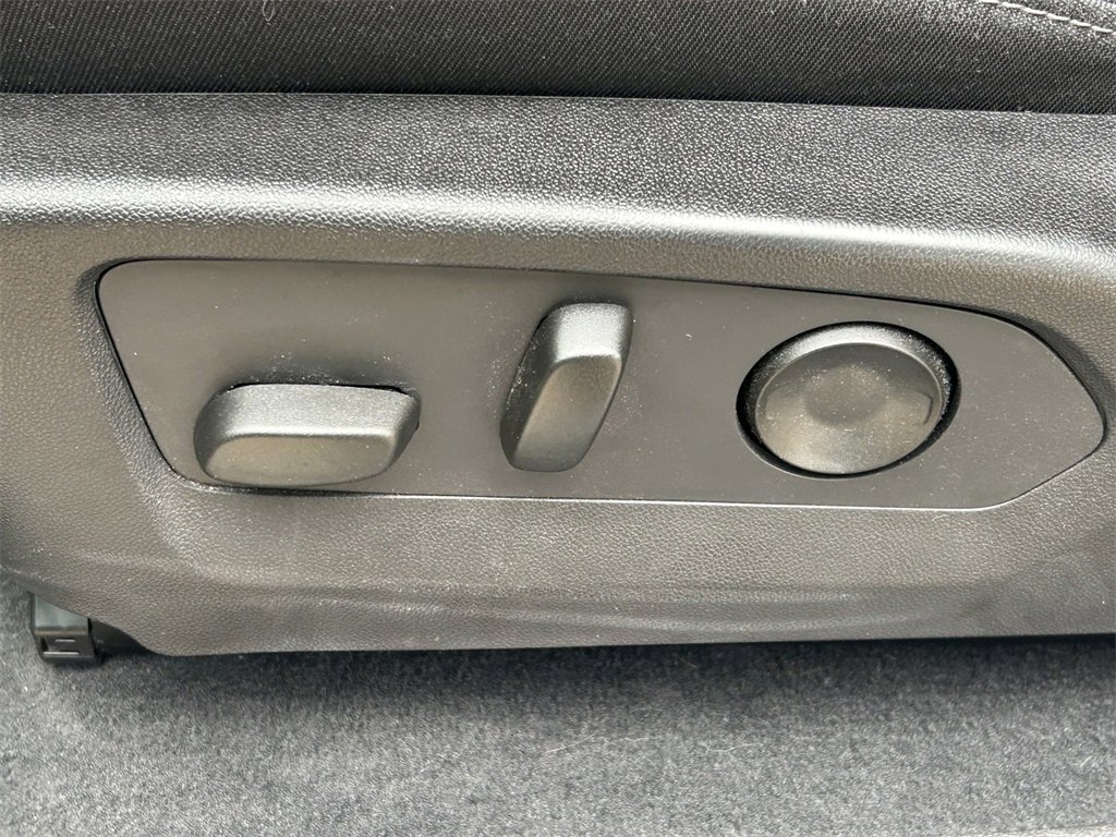 Used 2024 GMC Canyon Elevation w/ Convenience Package image 27