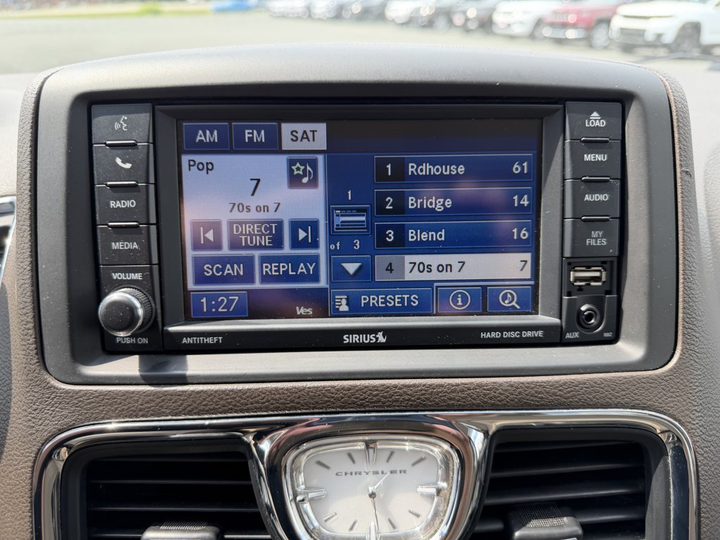Used 2012 Chrysler Town & Country Touring w/ Entertainment Group #1 FWD image 26