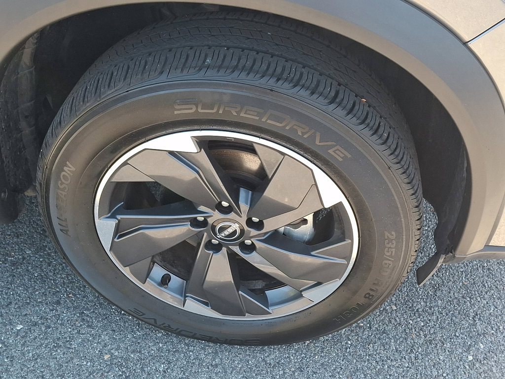 Used 2024 Nissan Rogue SV FWD image 9