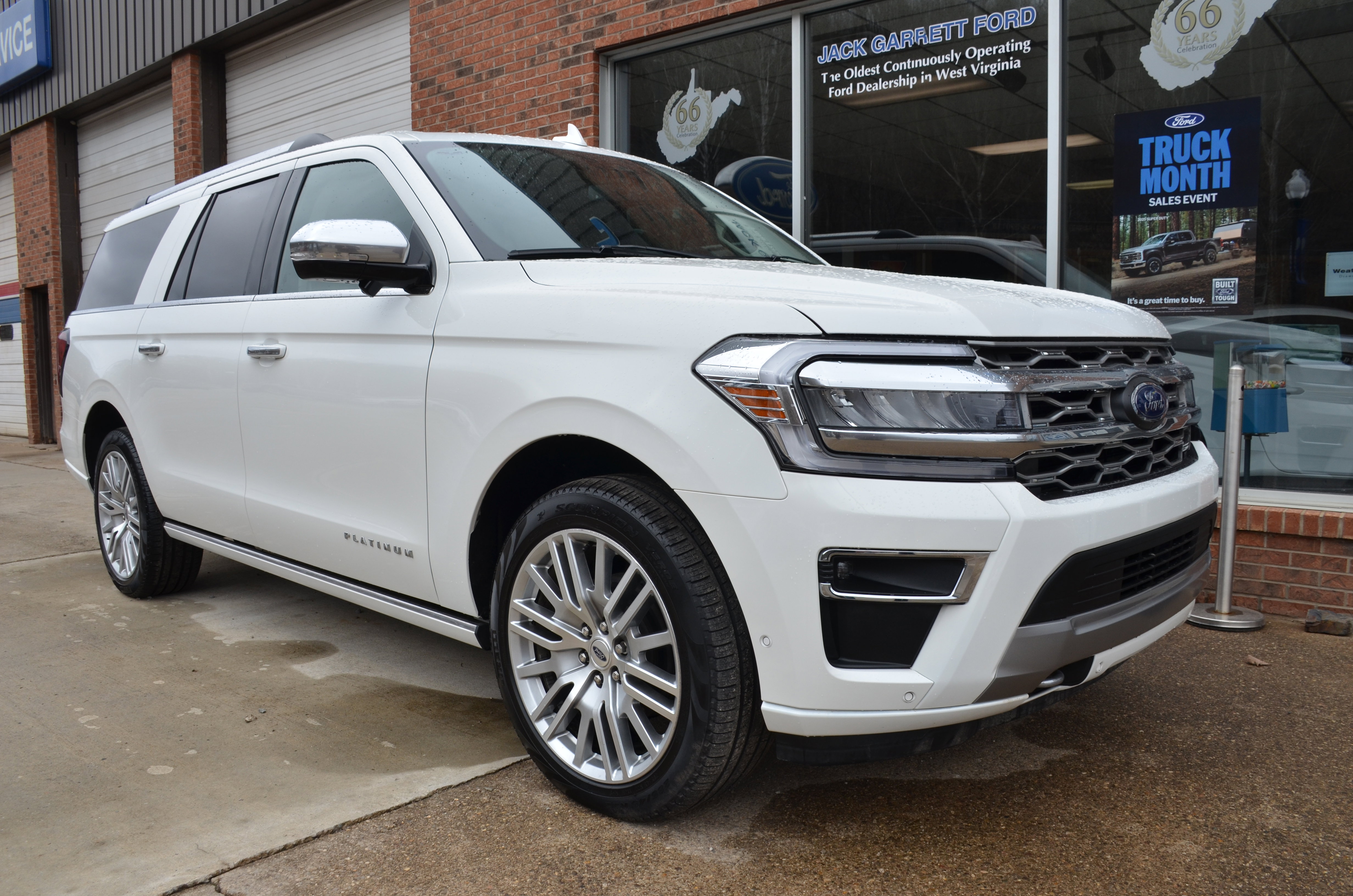 New 2024 Ford Expedition Max Platinum AWD/4WD image 3
