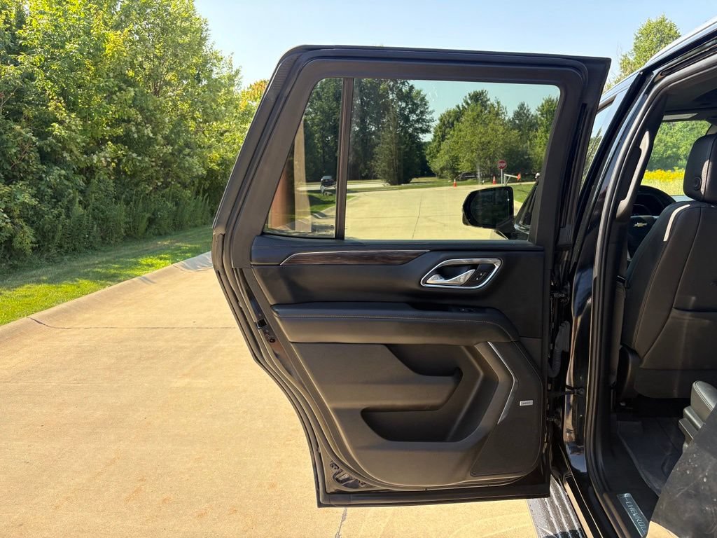 Used 2023 Chevrolet Tahoe LT w/ Luxury Package AWD/4WD image 53
