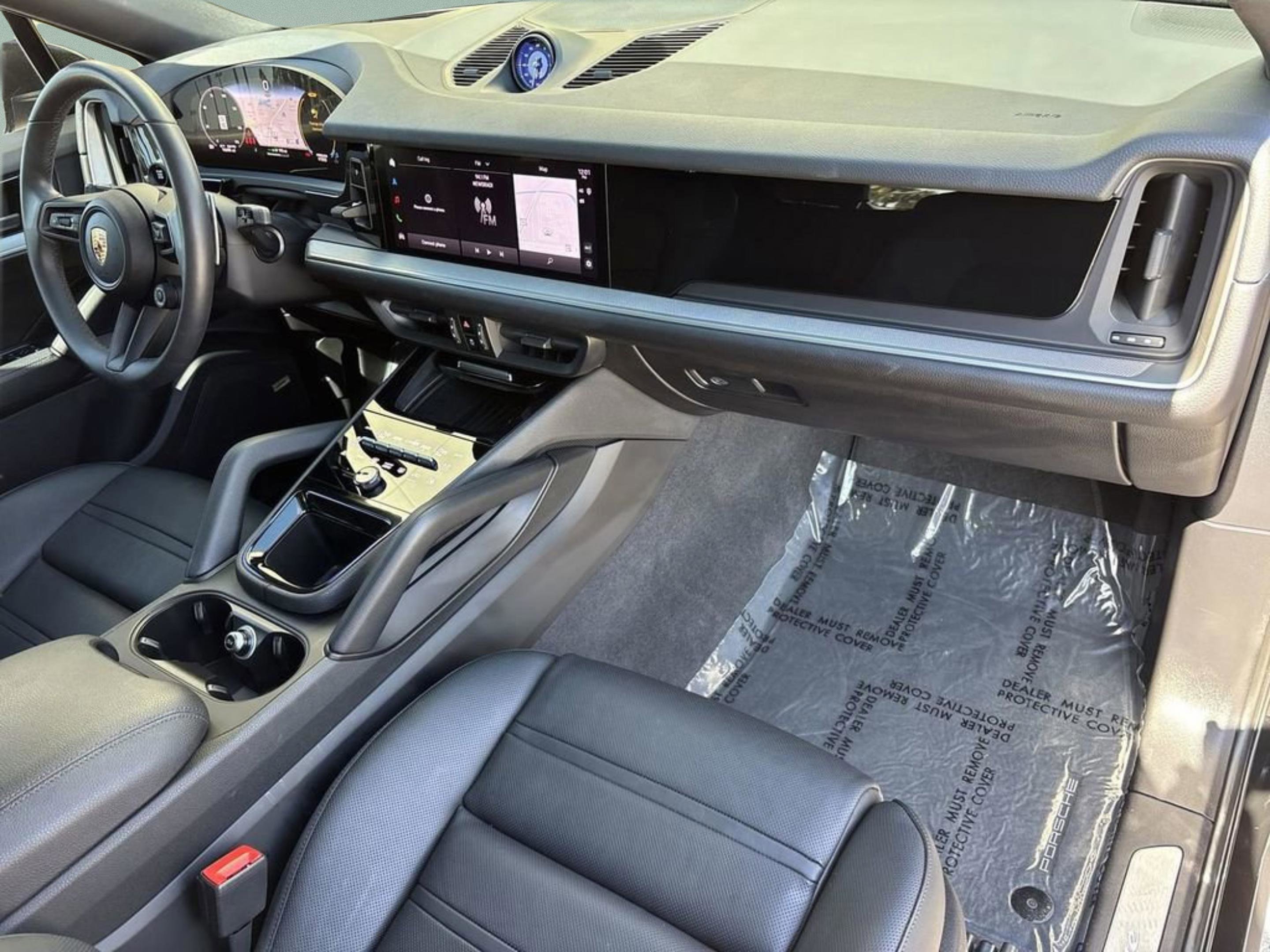 Used 2025 Porsche Cayenne E-Hybrid Coupe image 10