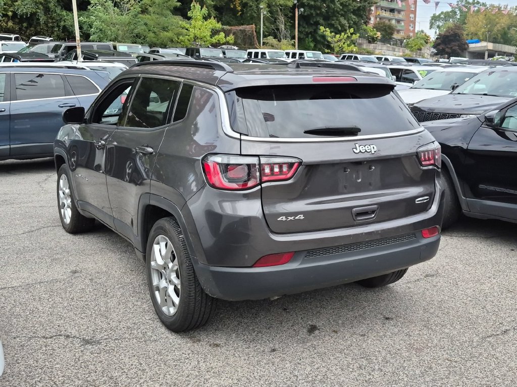 Used 2023 Jeep Compass Latitude w/ Sun and Sound Group AWD/4WD image 6