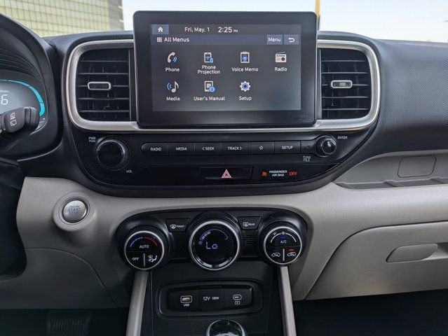 Used 2025 Hyundai Venue SEL FWD image 14