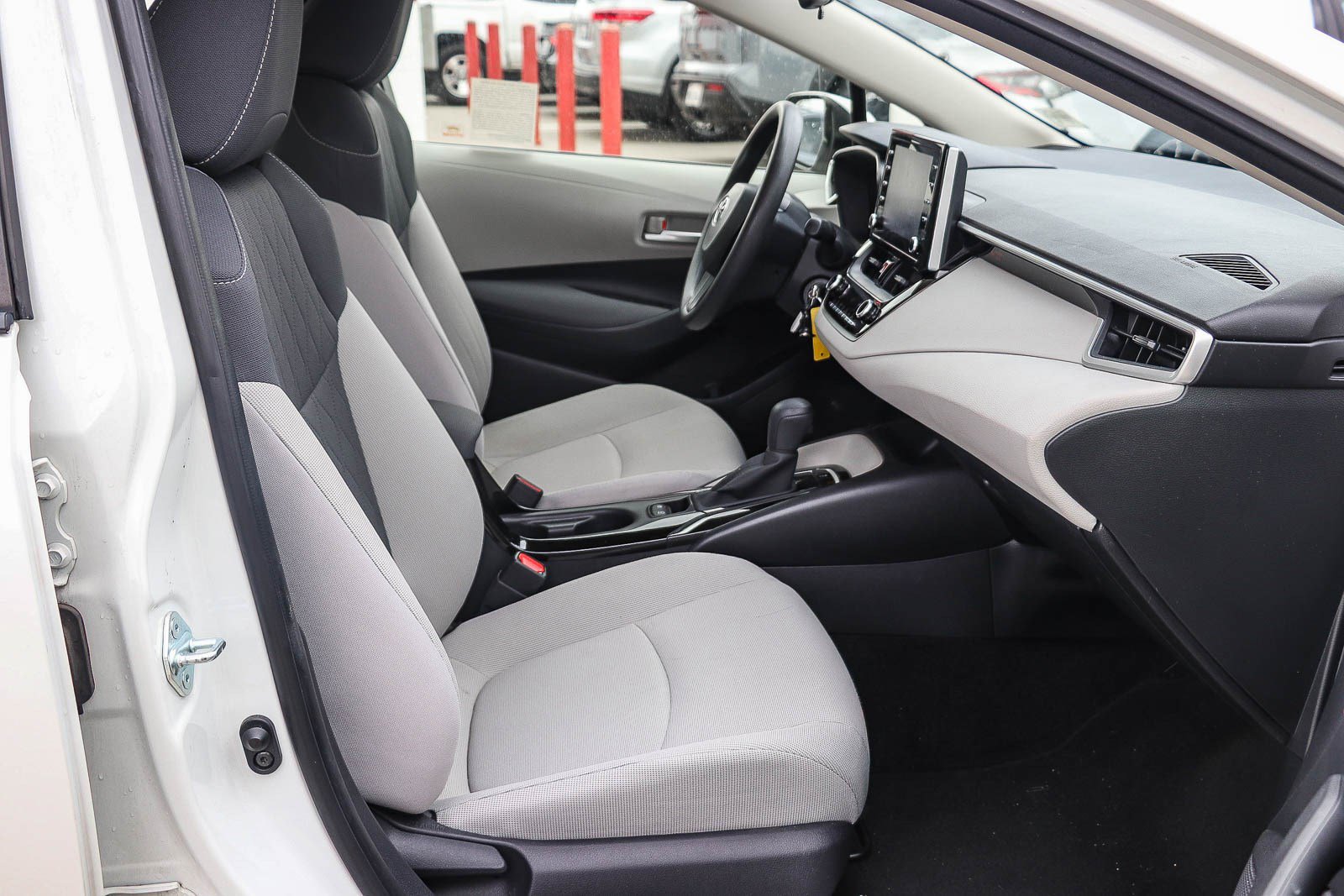 Used 2020 Toyota Corolla LE w/ Carpet Mat Package (TMS) image 16