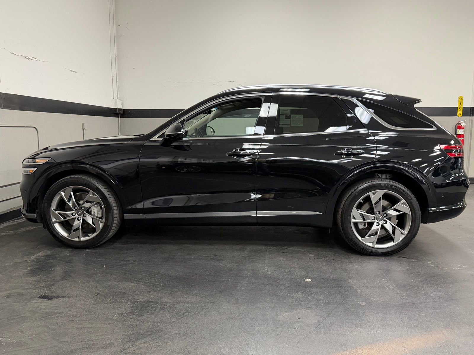 Used 2025 Genesis Electrified GV70 Advanced image 9