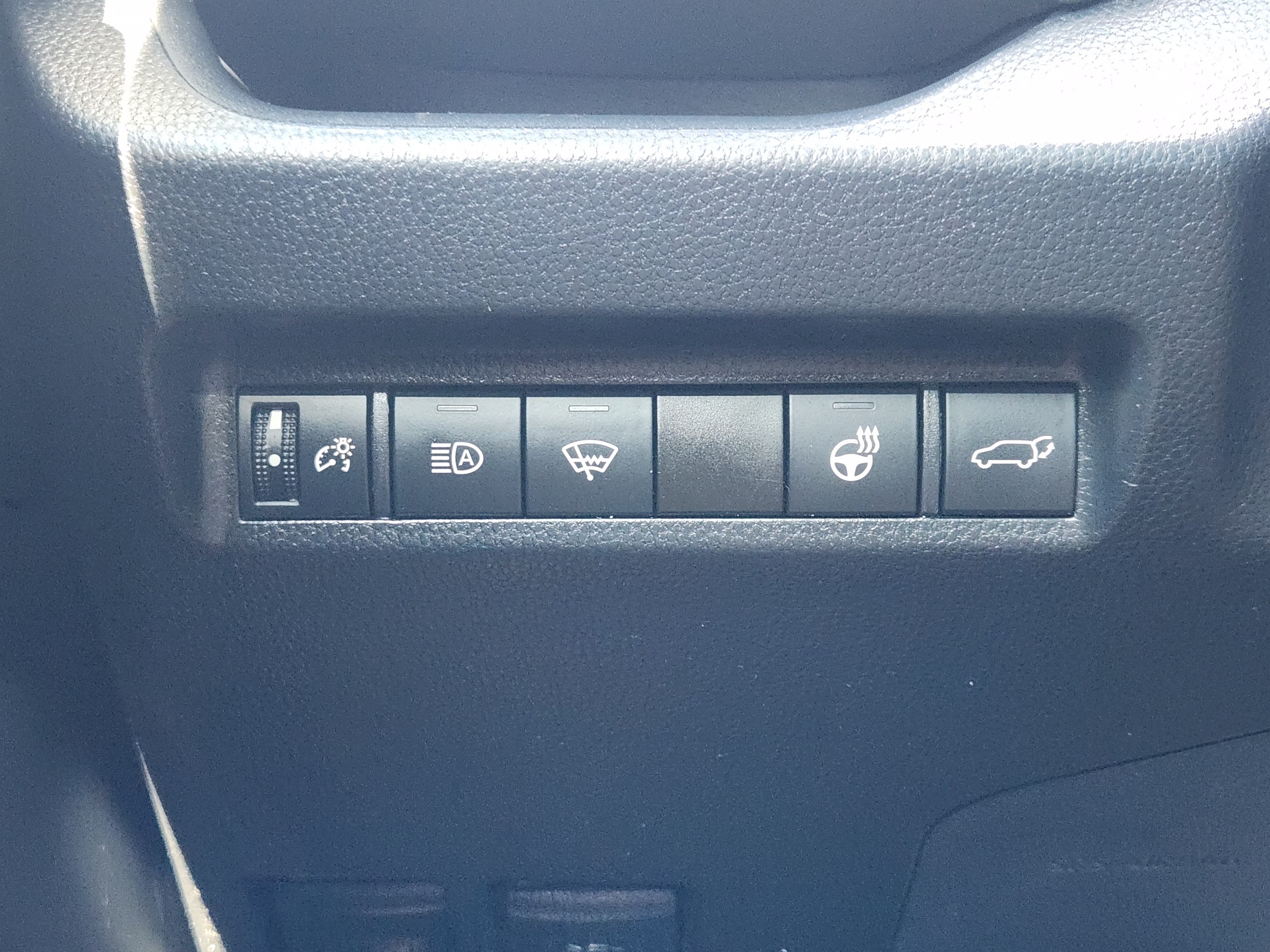 Used 2021 Toyota RAV4 XLE Premium FWD image 23