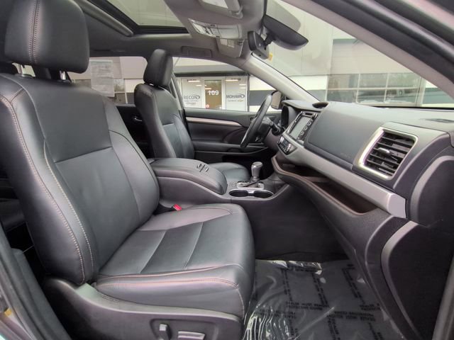 Used 2019 Toyota Highlander XLE image 27