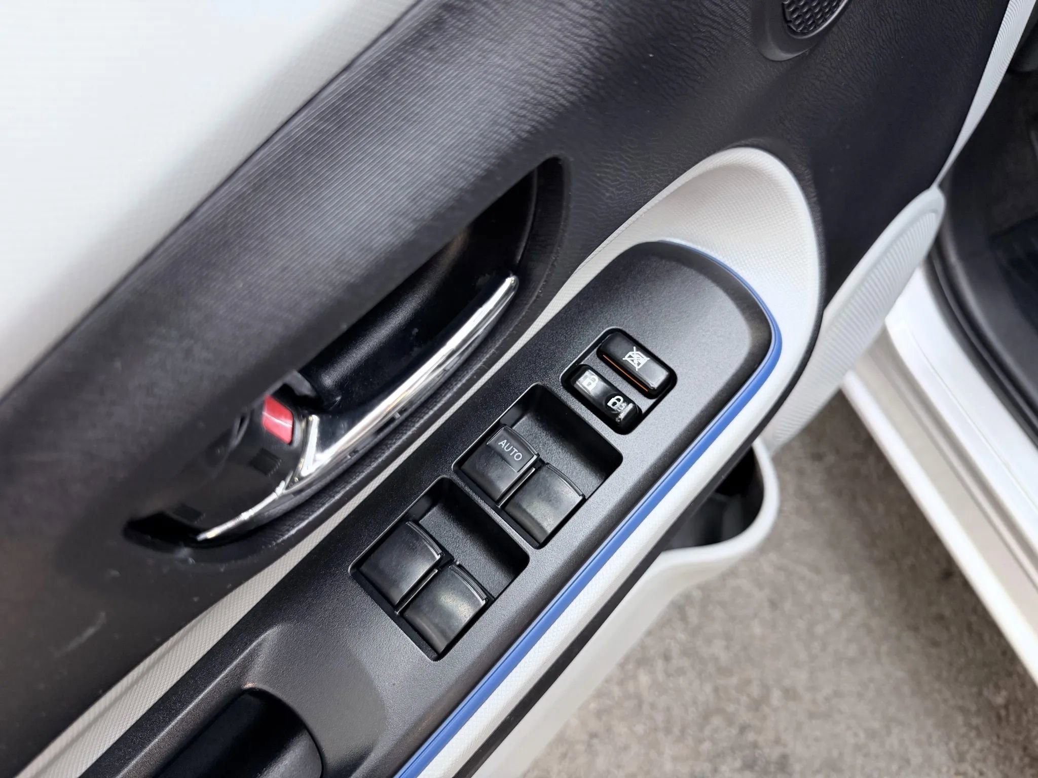 Used 2012 Toyota Prius C Three image 15