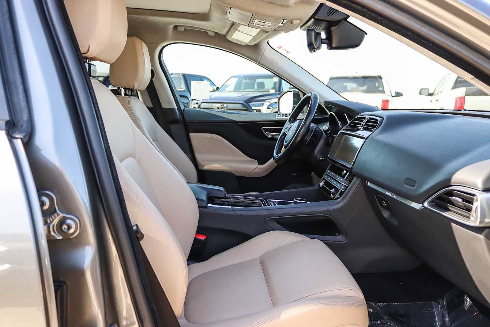 Used 2020 Jaguar F-PACE Premium AWD/4WD image 22